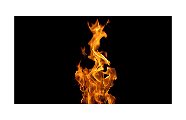 Lodernde Flamme auf schwarzem Hintergrund, Symbolbild für Abgasanalyse an Feuerstätten